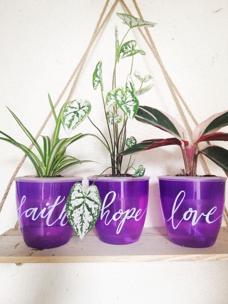 Pots Calligraphy Design in Qatar